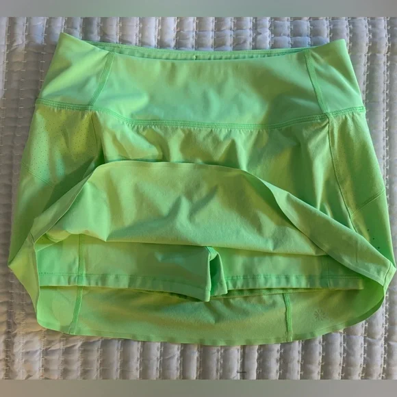 Athleta Run With It skirt - Neon Green! Excellent condition. Size Small. - Picture 6 of 9